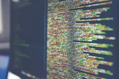 Програмен код на екрана на компютърен монитор
